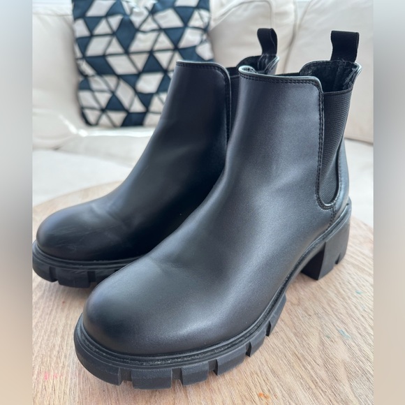 STEVE MADDEN Howler Boots Black Leather Lug Sole Combat Boots Size 7 - Picture 2 of 8